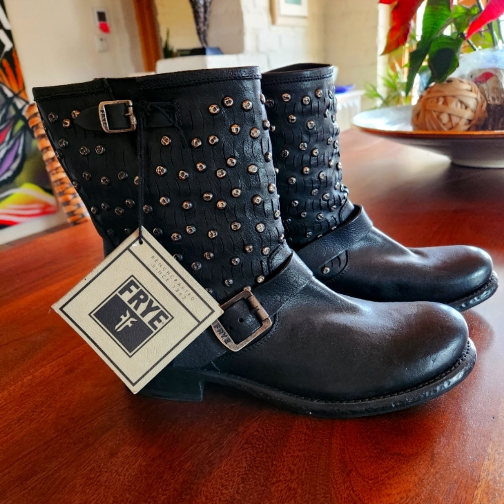 NWT Frye Jenna Disc Studded Moto Boots. Sz 10